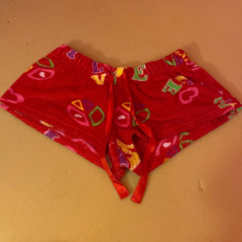no boundaries red shorts size small